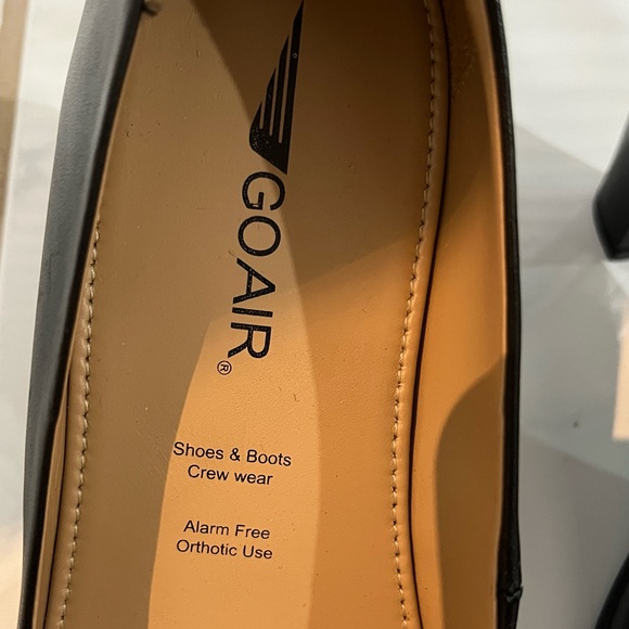 Women’s Black Pumps - Picture 7 of 10